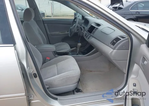 2004 Toyota Camry Le z USA, uszkodzony, nr VIN 4T1BE32K54U858228